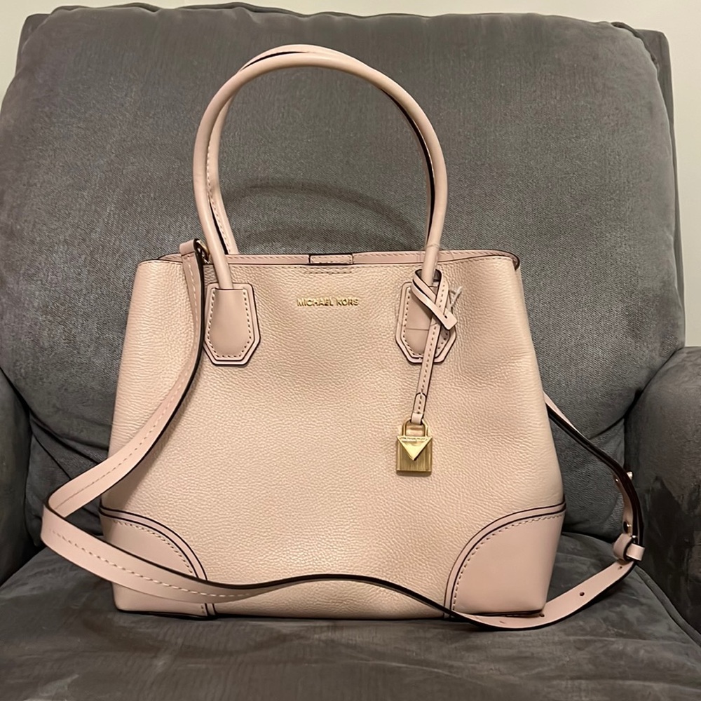 NEW! Michael Kors MD Center Zip Tote in soft pink